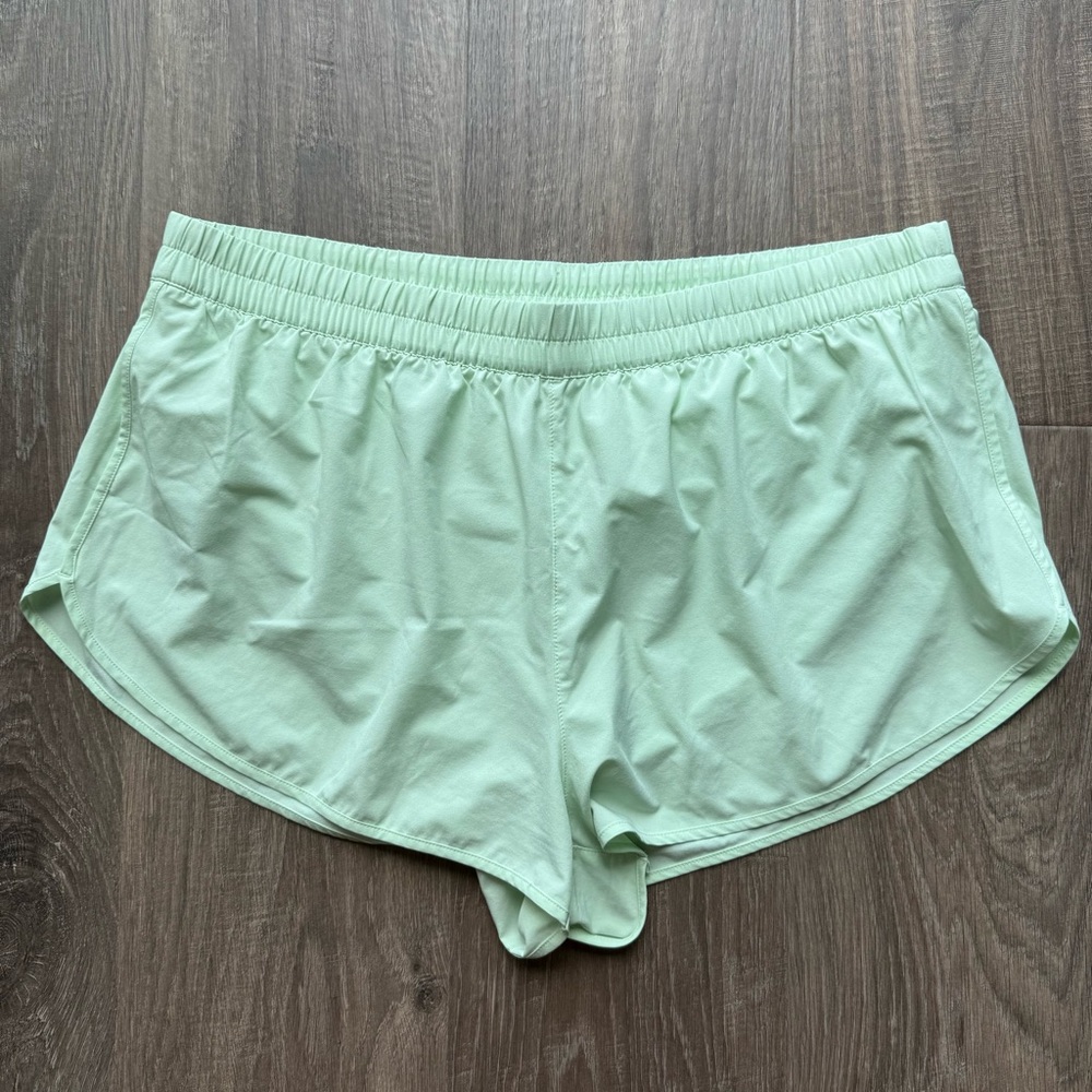Athleta Speedwork Mid Rise 2 1/2" Run Short Size XL
